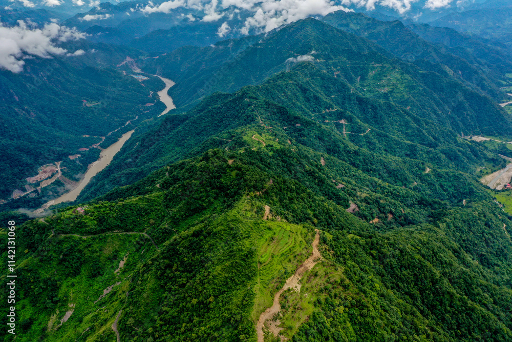 Obraz premium India's Forested Mountains and Hills near Malegaon Acharya