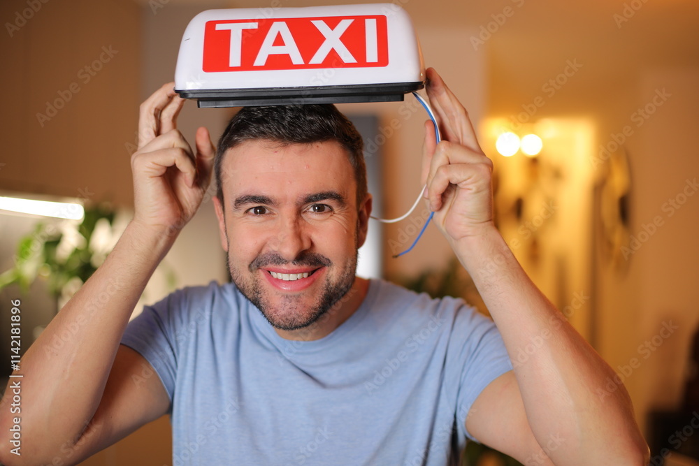 Φωτογραφία Taxi driver holding traditional sign