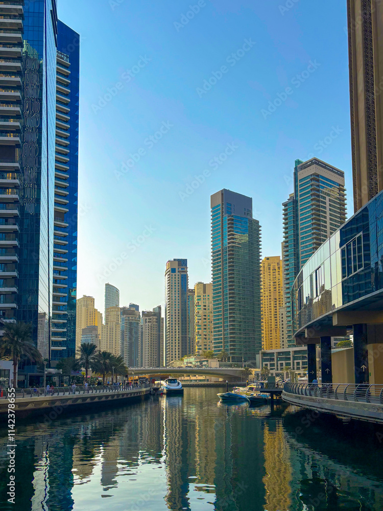 Obraz premium day view of Dubai for background