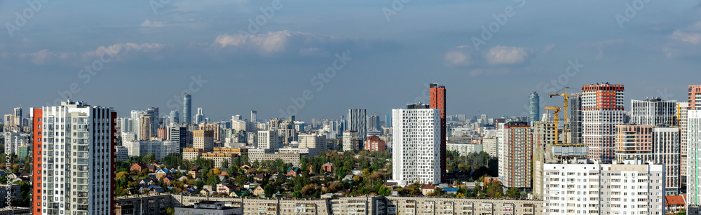 Fototapeta premium Dawn clouds over the metropolis of early winter sunset 3