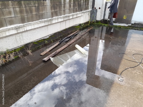 Edificio industriale abbandonato e non in buono stato di conservazione photo