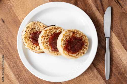 Tableau sur toile Classic british crumpets with jam on the plate
