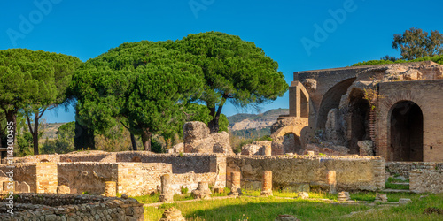 Tableau sur toile Peristyl at the entrance of the Trajan thermal bath ruins, near Civitavecchia, L