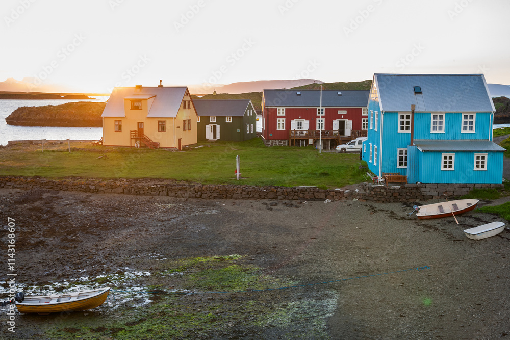 Obraz premium Little houses on Flatey island in Iceland at midnight