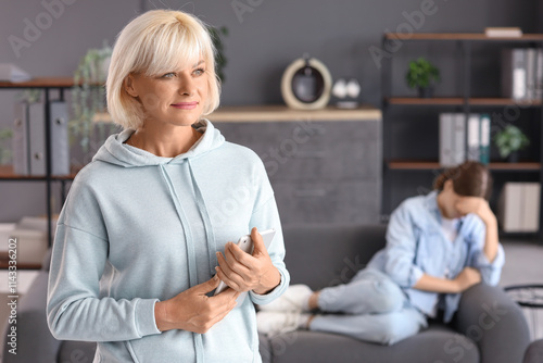 Female psychologist with ta...