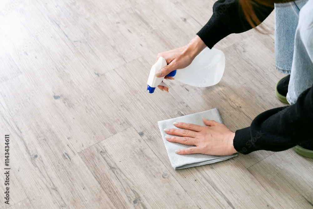 Φωτογραφία フローリング掃除する手元　hands to clean