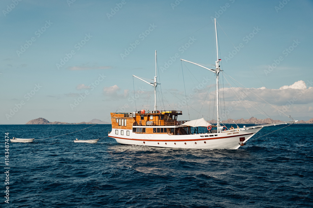 Fototapeta premium Beautiful Pinisi sail trip boat