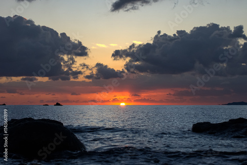 ＜夜明けの景色＞鐙瀬溶岩海岸の夜明け photo