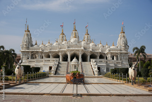 Obraz na płótnie An architectural masterpiece in Bhuj: Swaminarayan Temple w salonie