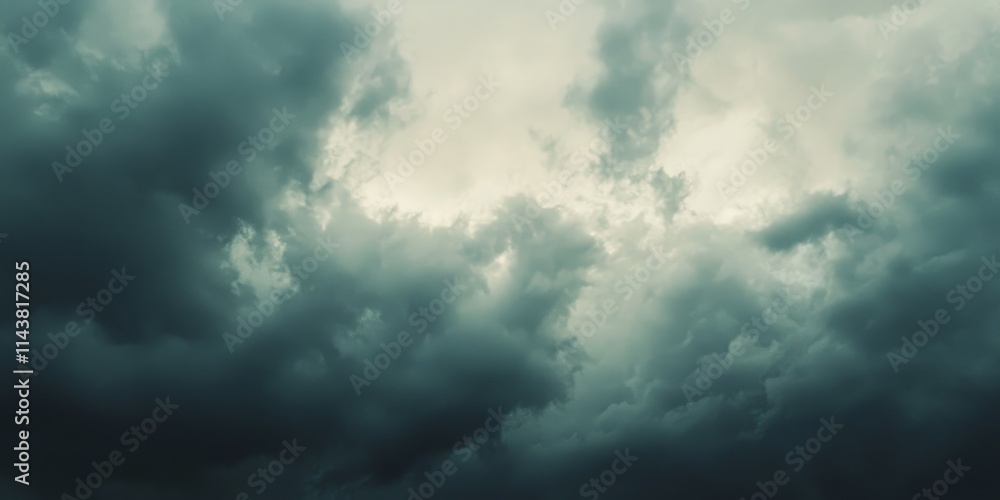 Obraz premium Overcast sky featuring dark clouds, creating a dramatic atmosphere. The gray clouds signify an impending downpour, enhancing the mood before rain begins to fall.