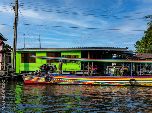 Habitations le long des khlongs de Bangkok, Thailande photo