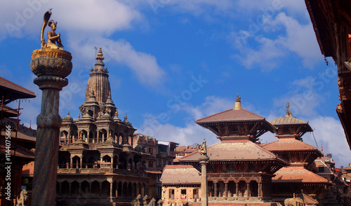 Tableau sur toile A majestic view of Patan Durbar Square, a UNESCO World Heritage Site in Lalitpur, Nepal, featuring intricate Newar architecture, historical temples, and sculptures under a vibrant blue sky