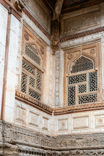 Details am an den Fenstern am Shri Jagat Shiromani Temple in Amber Jaipur, Rajasthan, Indien, Asien photo