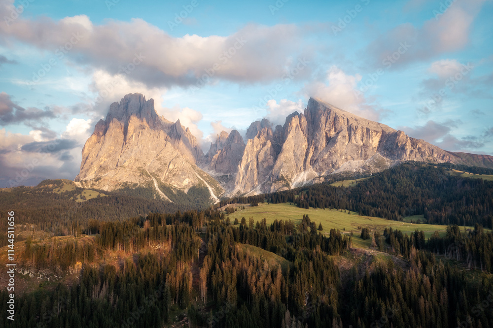 Obraz premium Alpe di Siusi in the Italian Dolomites