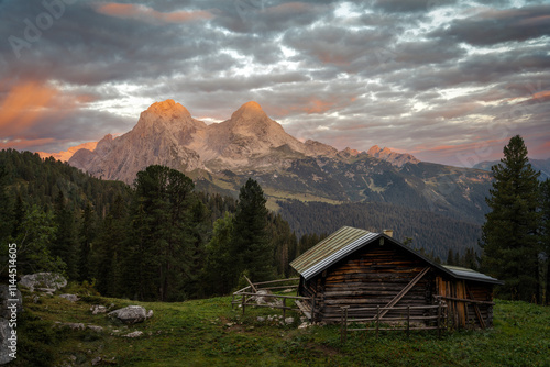Obraz na płótnie Sunset over Mountain Lakes with Hut w salonie