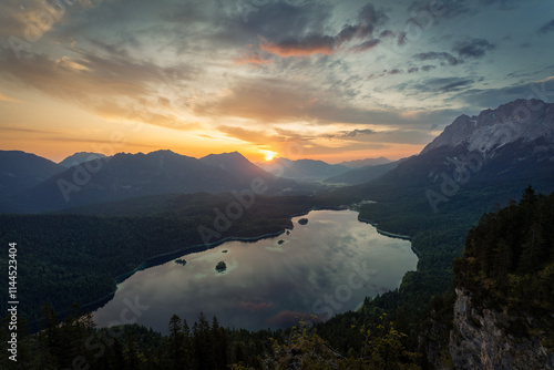 Obraz na płótnie Sunset over Mountain Lakes with Hut w salonie