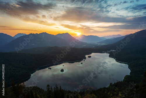 Obraz na płótnie Sunset over Mountain Lakes with Hut w salonie