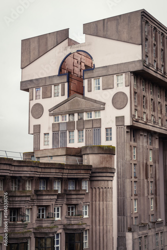 Obraz na płótnie Brutalist Architecture in Suburban Paris w salonie