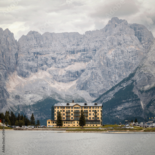 Obraz na płótnie Hotel by a Lake in the Dolomites, Italy w salonie