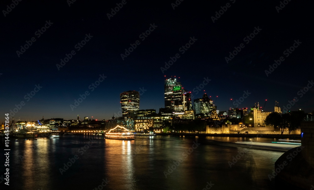 London cityscape on Tamigi in the night. London cityscape on Tamigi in the night.