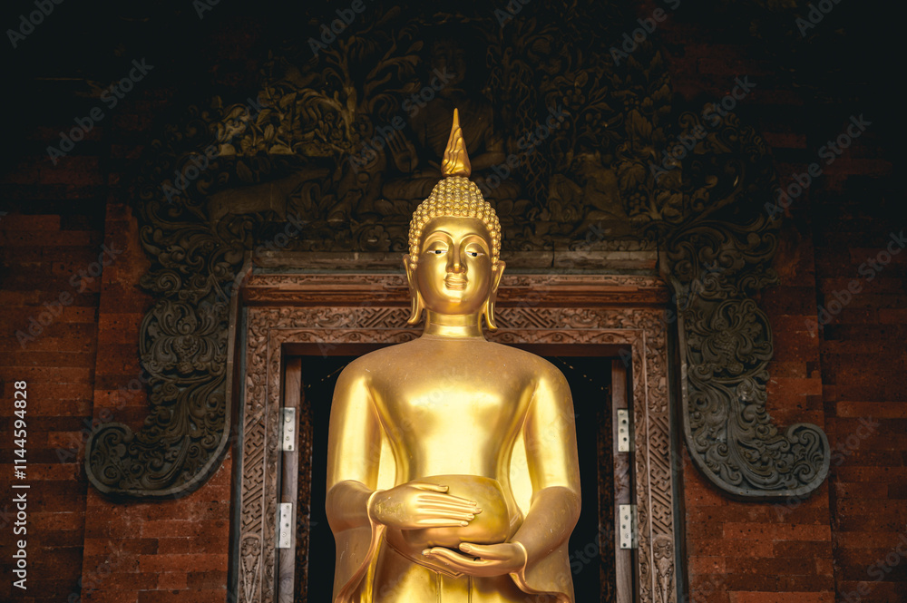 Obraz premium Statut de Bouddha dans un temple Bouddhiste en Asie
