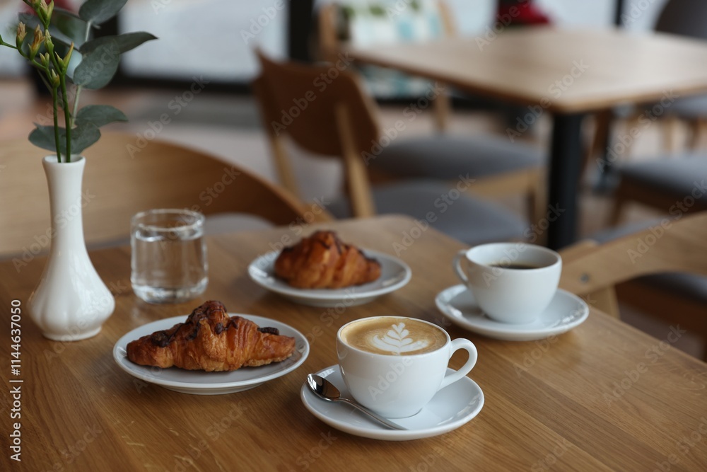 Obraz premium Delicious breakfast served on wooden table in cafe