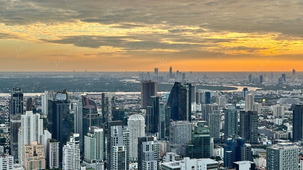 Fototapeta premium Bangkok thailand skyline with skyscraper building with The curve of Chao Phraya River