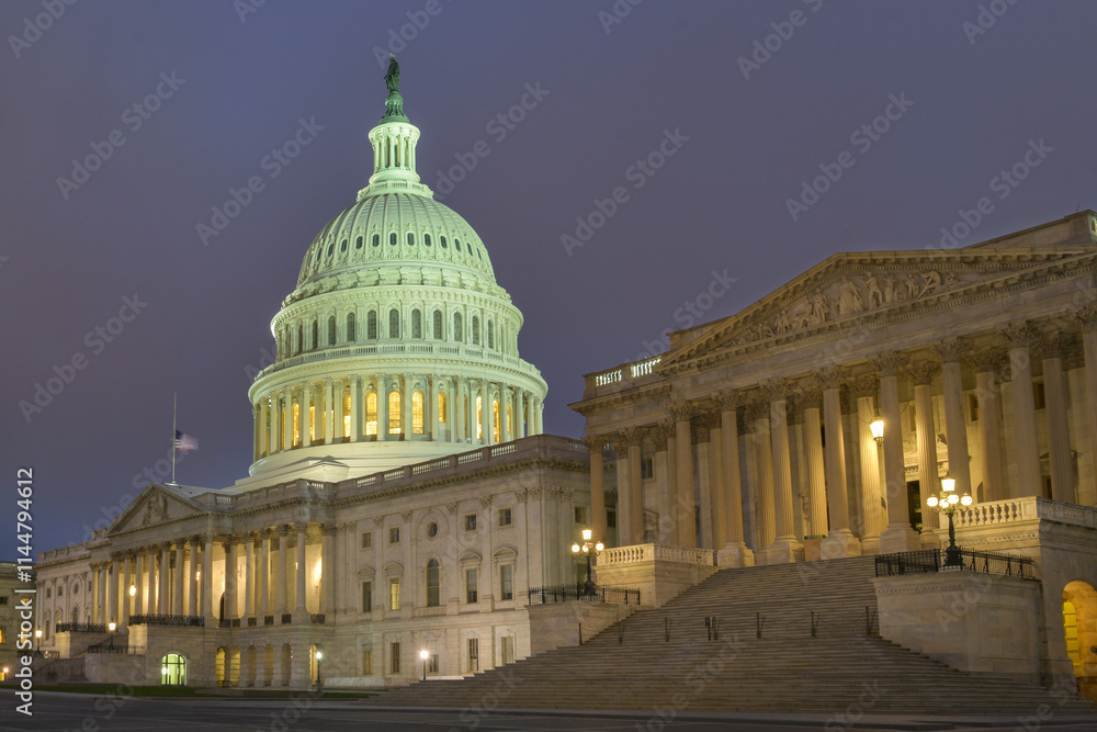 Obraz premium US Capitol Building at night - Washington DC United States