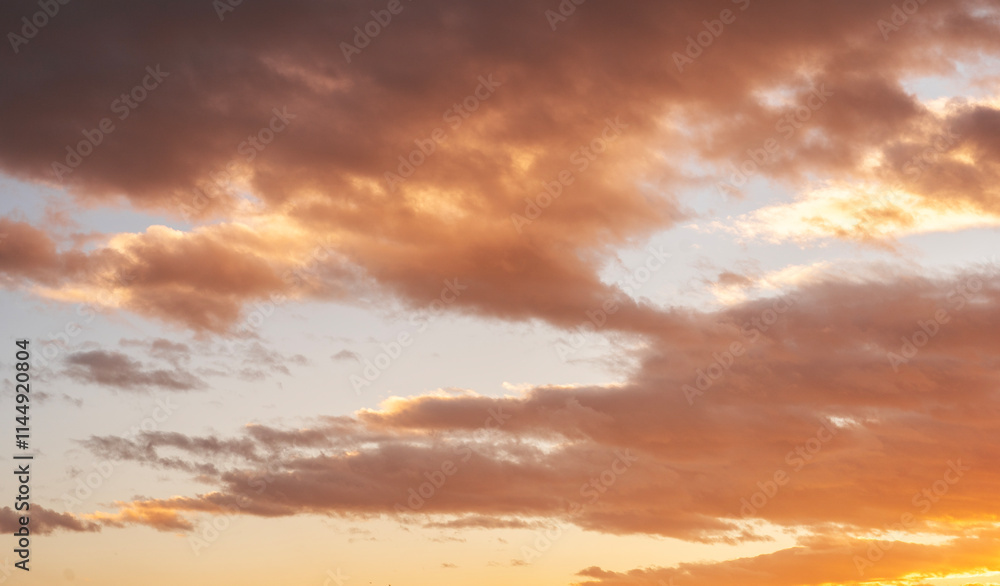 Obraz premium Sunset sky background. Beautiful bright sunset sky with clouds.