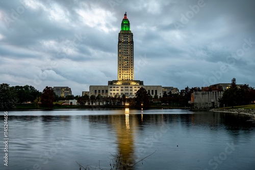 Obraz na płótnie Louisiana State Capitol Building at Sunset during the Christmas Season w salonie