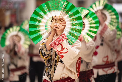 日本仙台青葉まつり　すずめ踊り扇子決めポーズ photo