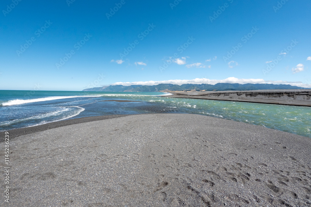 Obraz premium Pebble beach at Lake Ferry – Scenic Coastal Views of Palliser Bay and Whangaimoana Beach in Wairarapa, New Zealand