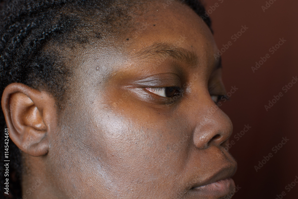 Sunscreen applied on brown skin, sunscreen leaving a white cast on dark brown skin, sun protection product on brown skin Sunscreen applied on brown skin, sunscreen leaving a white cast on dark brown skin, sun protection product on brown skin