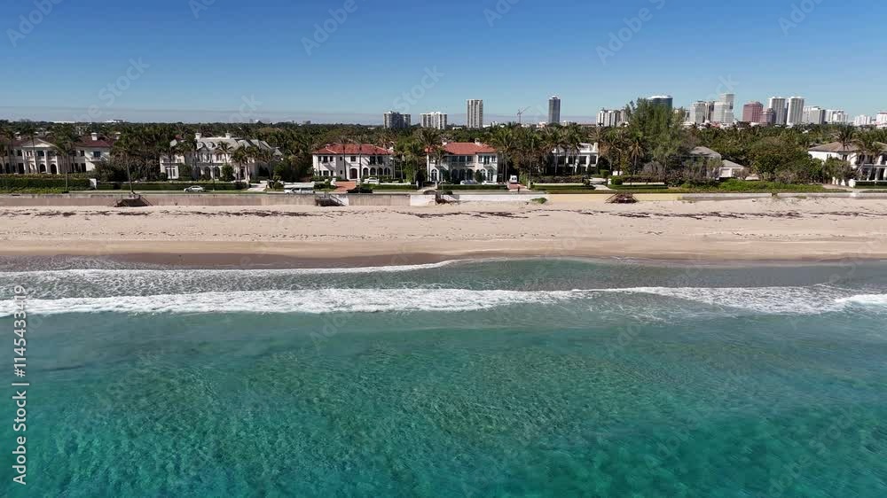 Historic luxury oceanfront homes in Palm Beach in Palm Beach County, Florida Historic luxury oceanfront homes in Palm Beach in Palm Beach County, Florida