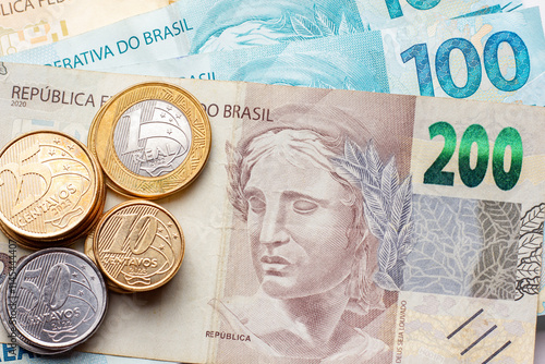 Obraz na płótnie Moedas e Cédulas do Real Brasileiro em close