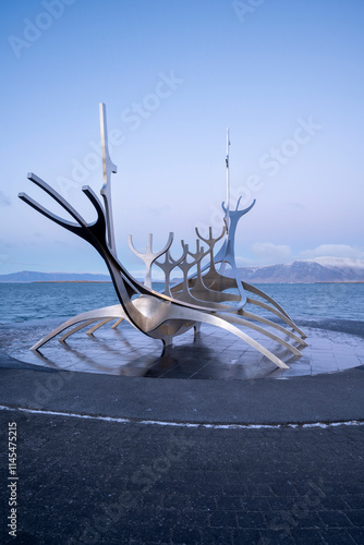 Foto View of ship sculpture of Sun Voyager in Reykjavik