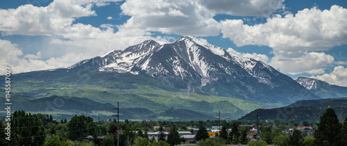 Obraz na płótnie Scenic view of a snow-capped Mt Sopris in Colorado w salonie