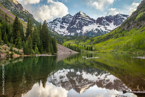 Obraz na płótnie Beauty of Maroon Lake and Maroon Bells in Aspen w salonie
