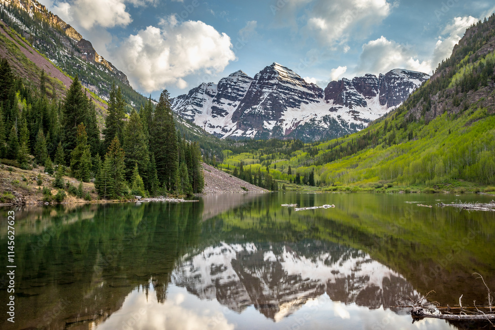 Beautiful Aspen landscape with mountains and lake