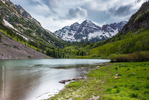 Explore the beauty of Maroon Bells in Aspen