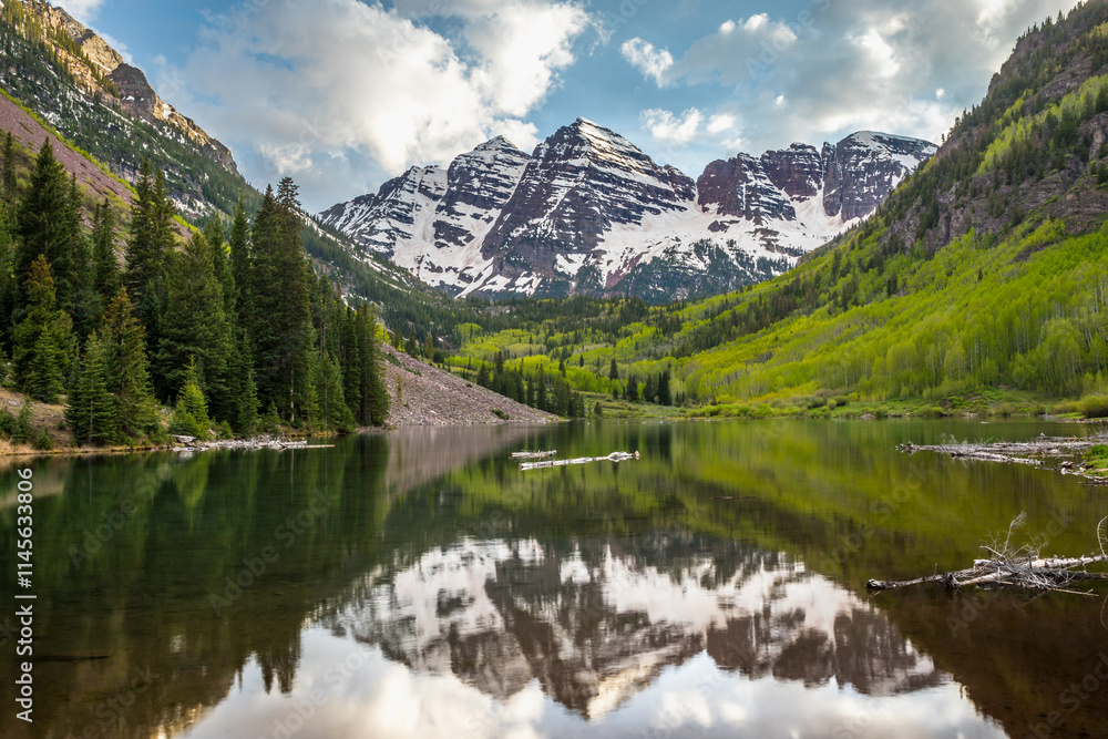 Stunning reflection of Maroon Bells in Maroon Lake