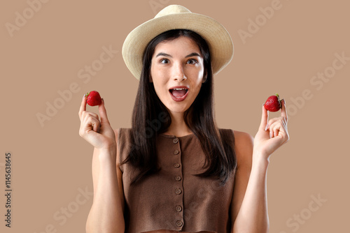 Shocked young woman with fr...