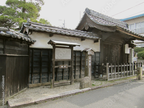Obraz na płótnie 旧中山道にある大井宿本陣跡の正門と説明板／日本岐阜県恵那市