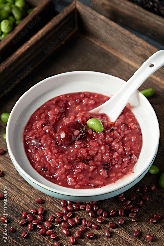 Delicious and nutritious red bean, barley, red dates and multi-grain porridge Delicious and nutritious red bean, barley, red dates and multi-grain porridge