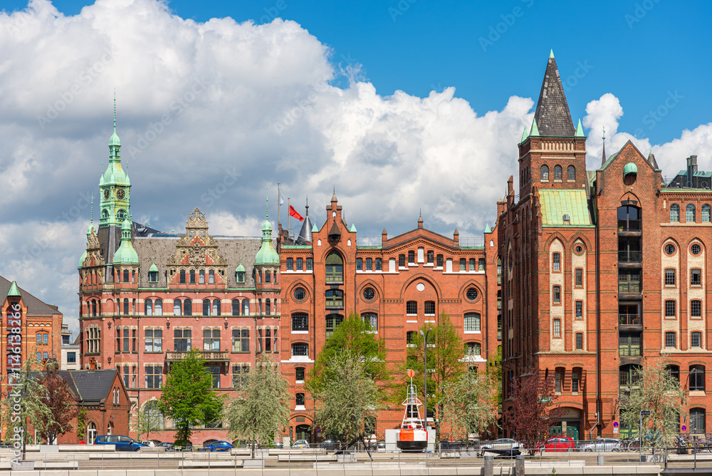 Obraz premium Hamburg's famous Speicherstadt, the warehouse district in the former free port. Today, the Speicherstadt is part of the new HafenCity district.