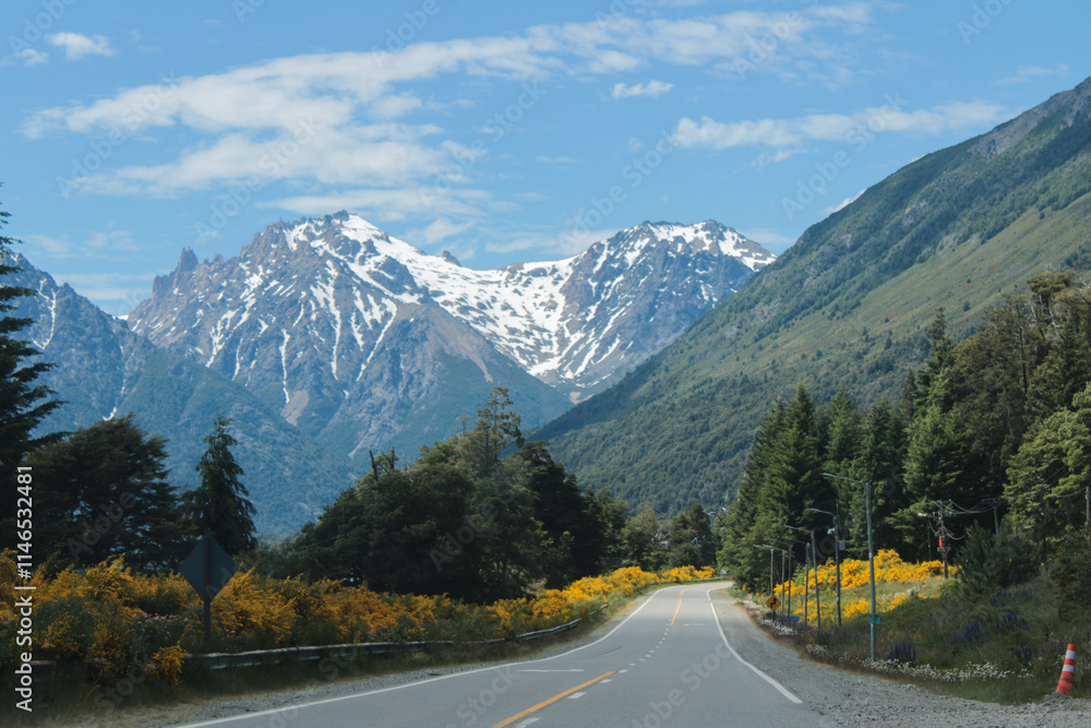 Naklejka premium mountain road in the mountains