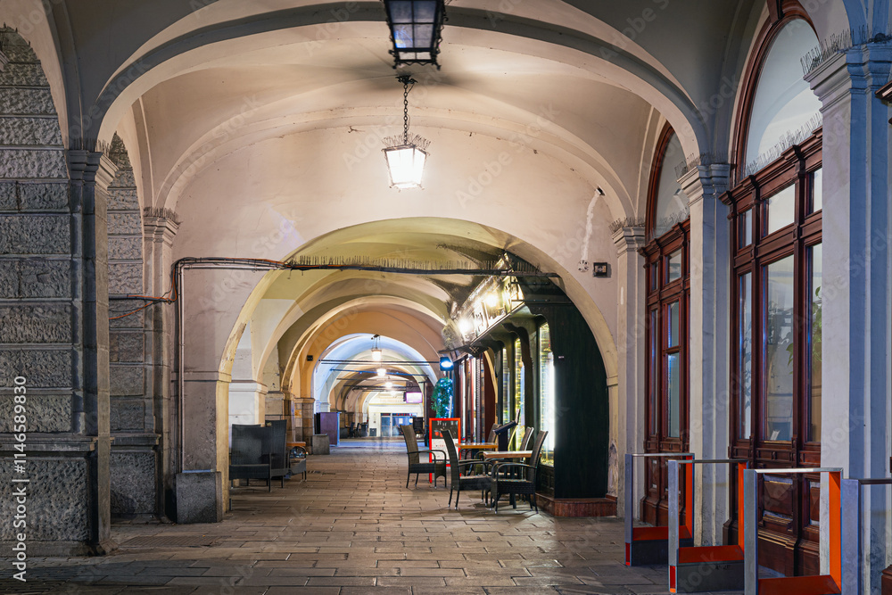 Stare miasto w Cieszynie na Śląsku w Polsce, nocą w okresie Świąt Bożego Narodzenia