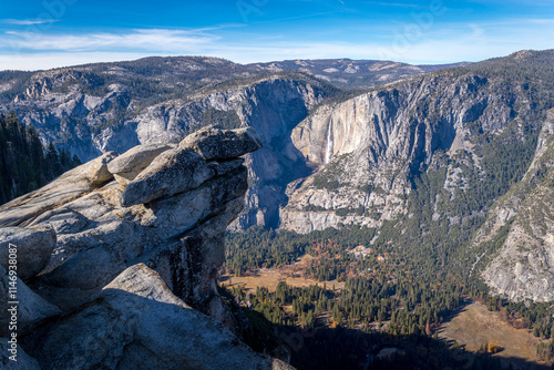 Obraz na płótnie Explore the breathtaking views from Glacier Point w salonie
