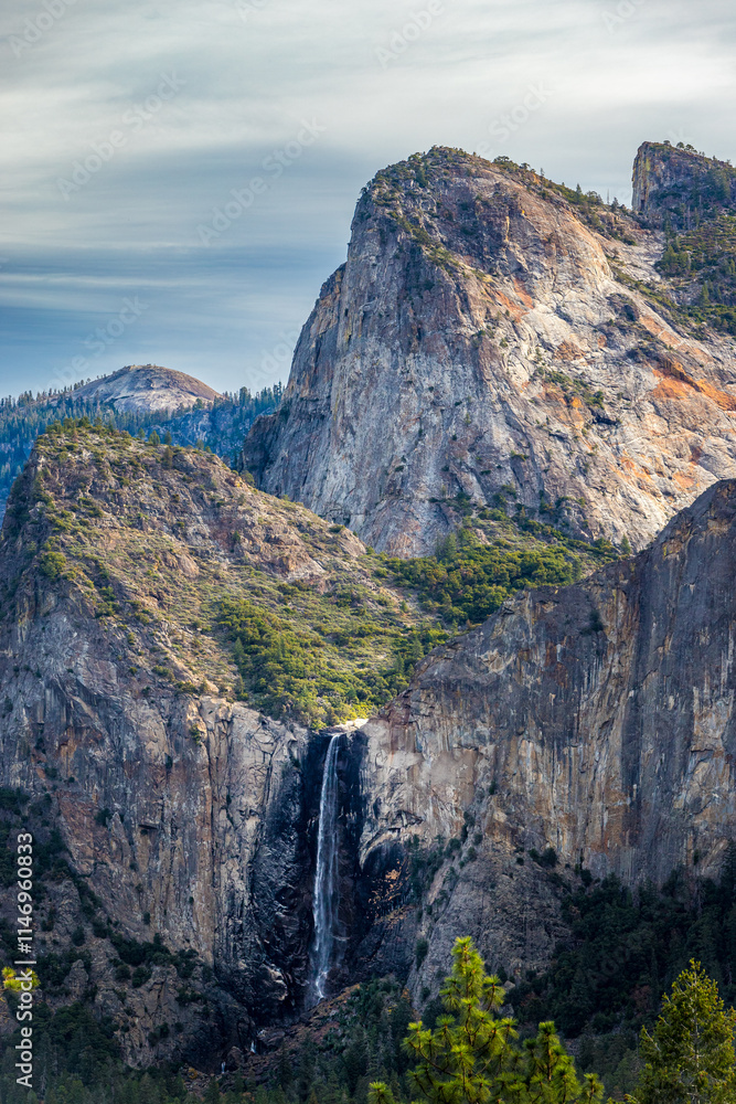 Bridalveil Falls, Yosemite's scenic view