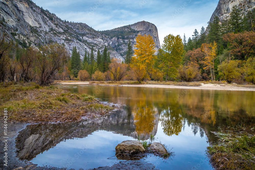 Exploring the beauty of Mirror Lake in autumn